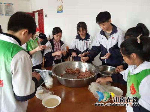 贵州三穗中心敬老院开展“弘扬雷锋精神”志愿活动(图2)