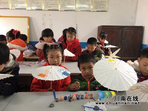 泸州市流动博物馆到纳溪龙车镇长寿小学开展捐赠助学活动(图3)