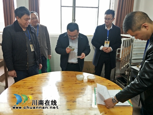 泸县牛滩镇开展镇域内学校食品安全大检查(图2)