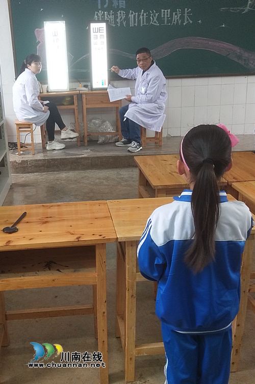叙永县东大街小学全体孩子进行中小学生健康检查(图3)