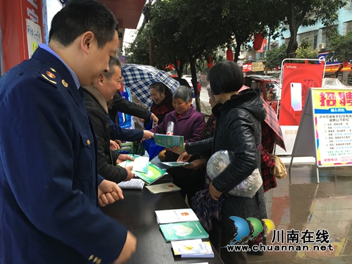 泸县云锦监管所开展“315”消费维权宣传活动(图2)