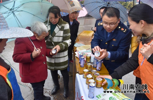泸县牛滩镇开展“3.15国际消费者权益日”宣传活动(图1)