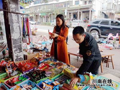 合江县佛荫镇开展学校食堂安全突击大检查(图1)