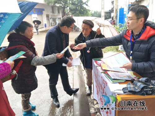 泸县潮河镇开展“3.15”消费者权益日及防范保健食品欺诈科普宣传活动(图1)