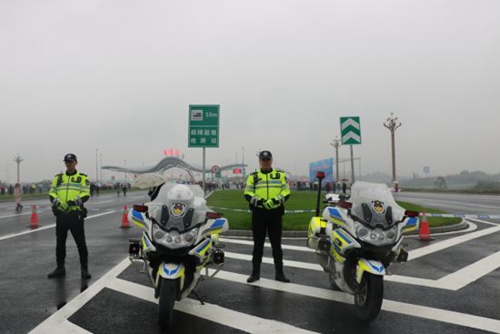 成自泸高速公路自贡北路口正式开通(图1)