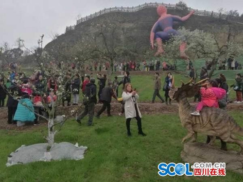 这个春日 去自贡三多古寨赏梨花(图3) 这个春日 去自贡三多古寨赏梨花(图3)