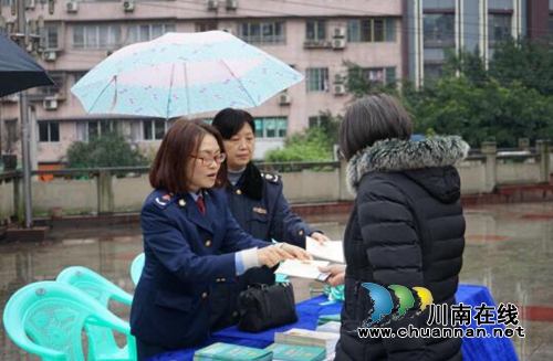 合江县开展3·15“信用让消费者更放心-诚信合江·消费无忧”宣传活动(图1)