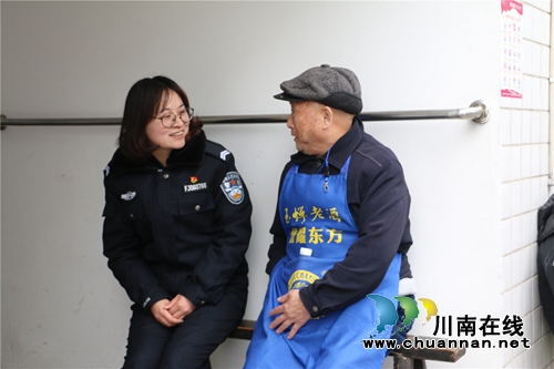 泸县综合应急救援大队组织志愿者到敬老院开展“学雷锋”服务活动(图2)