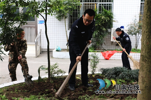 泸县综合应急救援大队组织志愿者到敬老院开展“学雷锋”服务活动(图3)