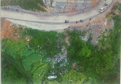 泸州男子因琐事与妻拌嘴翻车&nbsp;致妻女三人死亡(图1)