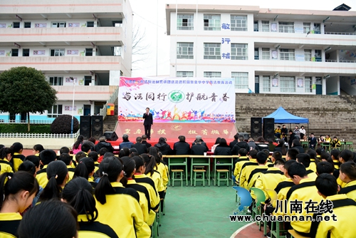 古蔺:手牵手参与禁毒 心贴心珍爱生命(图2) 古蔺:手牵手参与禁毒 心贴心珍爱生命(图2)