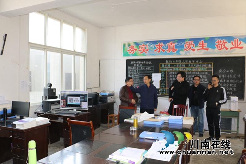 泸州高新区党工委副书记张元平带队赴苗乡开展脱贫攻坚工作(图1)