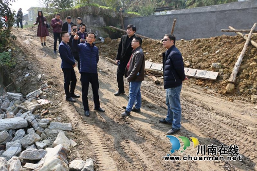 泸州高新区党工委副书记张元平带队赴苗乡开展脱贫攻坚工作(图2)