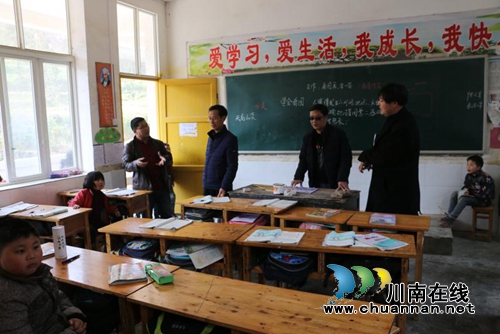 泸州高新区党工委副书记张元平带队赴苗乡开展脱贫攻坚工作(图4)