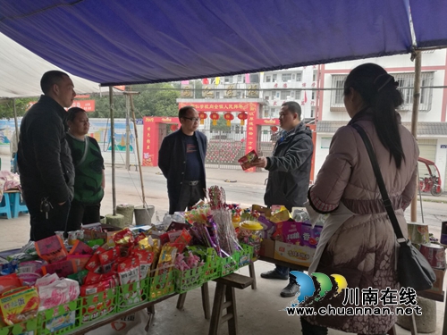 泸县太伏镇开展校园及周边食品安全检查(图1)