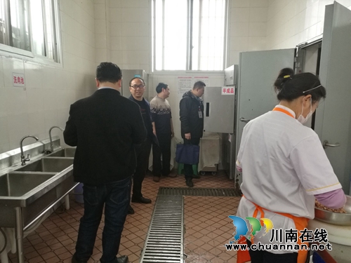 泸县太伏镇开展校园及周边食品安全检查(图2)