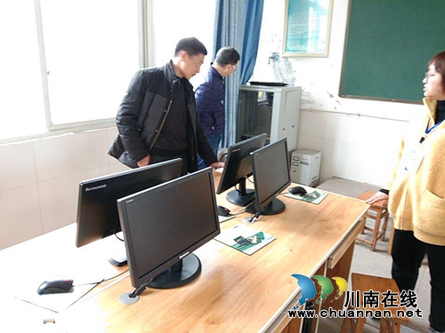 纳溪区教仪站到龙车镇小学检查指导学校计装工作(图1)