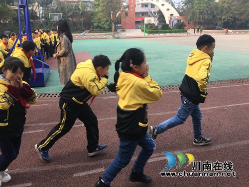 泸县立石镇中心小学举行应急疏散演练活动(图1)