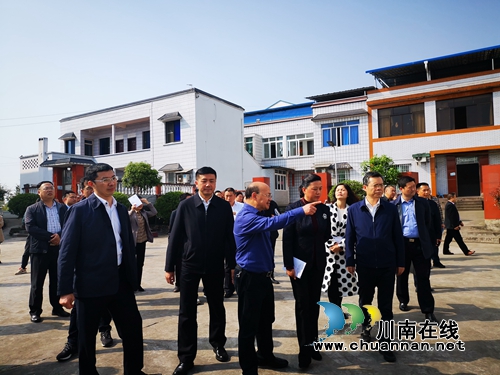 泸州市农村垃圾分类收集处理现场会召开(图2)