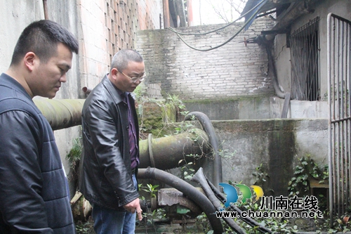 泸县海潮镇主要领导开展安全环保工作大检查(图1)