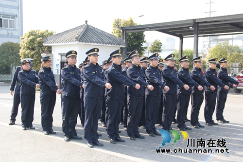 泸县综合行政执法局开展“强转树”集中学习训练(图1)