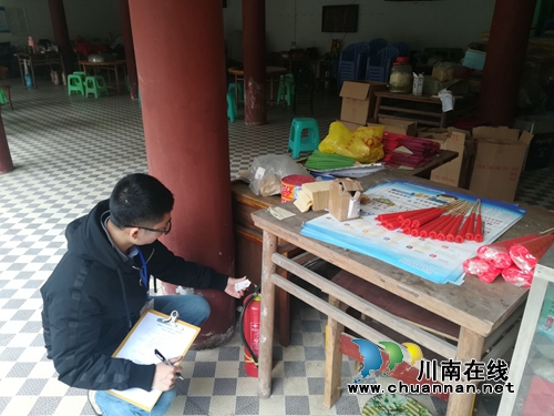 泸县海潮镇开展寺庙安全大检查(图1)