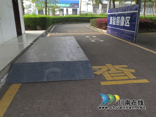 泸县交警大队车管便民服务再升级(图1) 泸县交警大队车管便民服务再升级(图1)