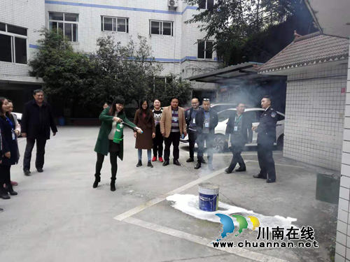 纳溪区疾病预防控制中心开展安全知识培训暨消防应急演练(图1) 纳溪区疾病预防控制中心开展安全知识培训暨消防应急演练(图1)