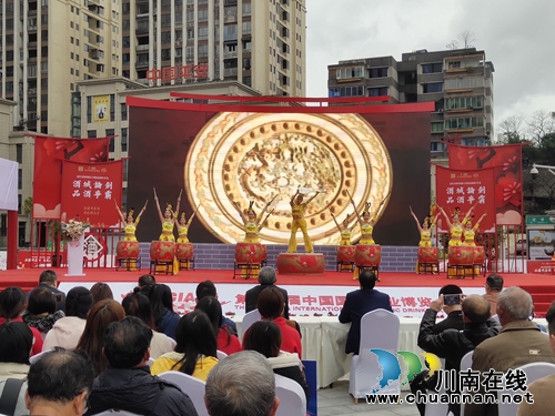 泸州:舌战群酒 500多民间高手角逐10万大奖(图11) 泸州:舌战群酒 500多民间高手角逐10万大奖(图11)