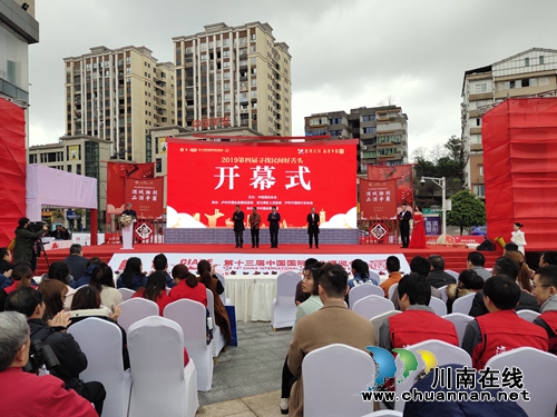 泸州:舌战群酒 500多民间高手角逐10万大奖(图1) 泸州:舌战群酒 500多民间高手角逐10万大奖(图1)