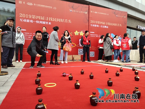 泸州:舌战群酒 500多民间高手角逐10万大奖(图5) 泸州:舌战群酒 500多民间高手角逐10万大奖(图5)