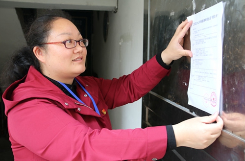 泸州:群众有了“明白卡” 心里一下“亮堂堂”(图1) 泸州:群众有了“明白卡” 心里一下“亮堂堂”(图1)