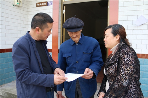 泸州:群众有了“明白卡” 心里一下“亮堂堂”(图2) 泸州:群众有了“明白卡” 心里一下“亮堂堂”(图2)