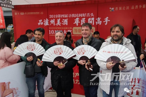 第四届“好舌头”大赛 泸州帅哥“喝”走3万(图6) 第四届“好舌头”大赛 泸州帅哥“喝”走3万(图6)