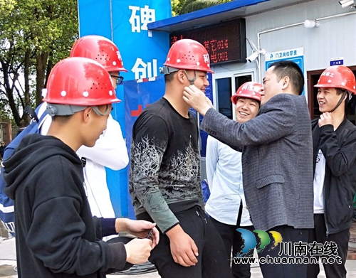 泸县建校省级现代学徒制试点项目正式开展工学交替进企业活动(图1)