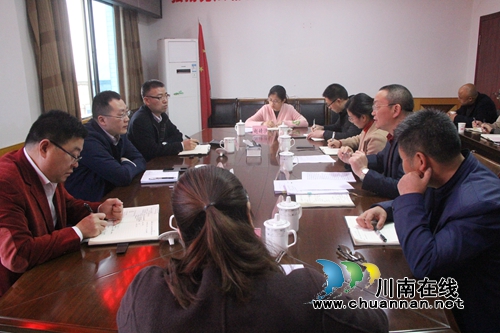 张学彬到泸县海潮镇听取人居环境整治暨脱贫攻坚工作汇报(图2) 张学彬到泸县海潮镇听取人居环境整治暨脱贫攻坚工作汇报(图2)