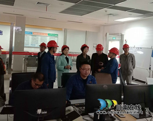 泸州市经信局带队检查合江县化工企业安全(图1) 泸州市经信局带队检查合江县化工企业安全(图1)