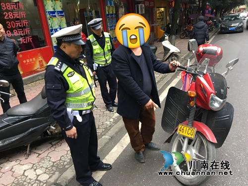叙永交警整治摩托车违法行为&nbsp;3名无证司机被拘(图2)