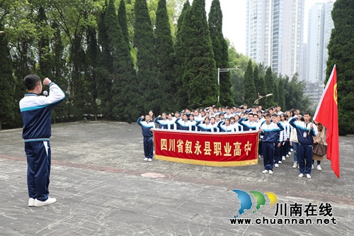 叙永职高组织师生前往烈士陵园扫墓(图2)