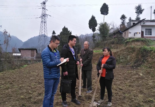 扶贫建房易地搬迁收保证金？古蔺村干部受处分(图1)