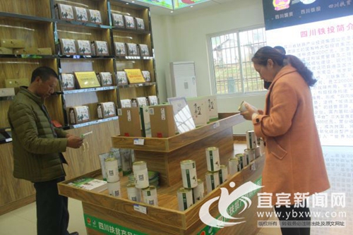 扶贫产品进服务区&nbsp;高速路上也能买到宜宾特产(图4)