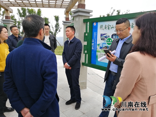 省“土十条”评估组评估泸县石桥镇红斗山水土治理效果(图1) 省“土十条”评估组评估泸县石桥镇红斗山水土治理效果(图1)