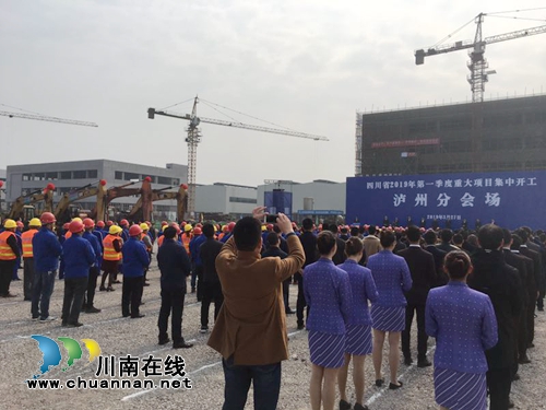 泸州82项目总投资370亿 工业智能化生产线上线(图3) 泸州82项目总投资370亿 工业智能化生产线上线(图3)