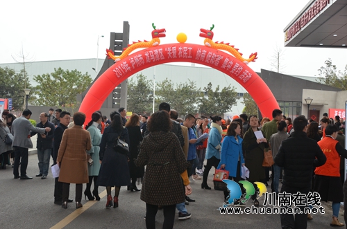 龙马潭举办“关爱农民工•协商促和谐”观摩活动(图2) 龙马潭举办“关爱农民工•协商促和谐”观摩活动(图2)