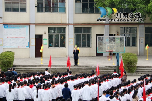 龙马潭:讲好“校长故事” 扣好人生第一粒扣子(图2) 龙马潭:讲好“校长故事” 扣好人生第一粒扣子(图2)