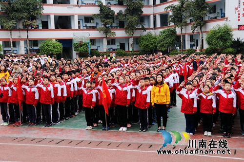 龙马潭:讲好“校长故事” 扣好人生第一粒扣子(图5) 龙马潭:讲好“校长故事” 扣好人生第一粒扣子(图5)