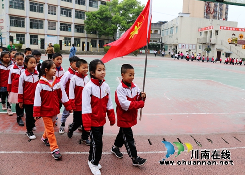 龙马潭:讲好“校长故事” 扣好人生第一粒扣子(图6) 龙马潭:讲好“校长故事” 扣好人生第一粒扣子(图6)