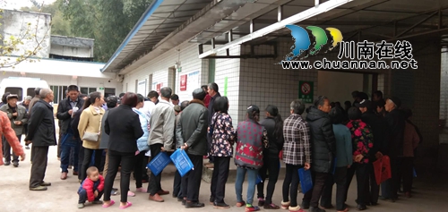 泸县太伏镇开展全民预防保健村级体检工作(图1)