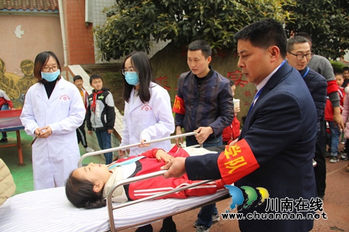 泸县太伏镇开展2019年春期食物中毒应急演练活动(图1)