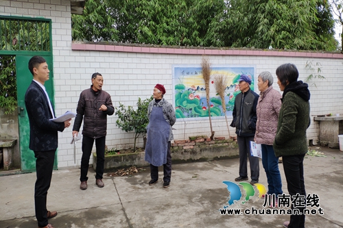 泸县天兴司法所进村入户开展禁种铲毒工作宣传(图1)